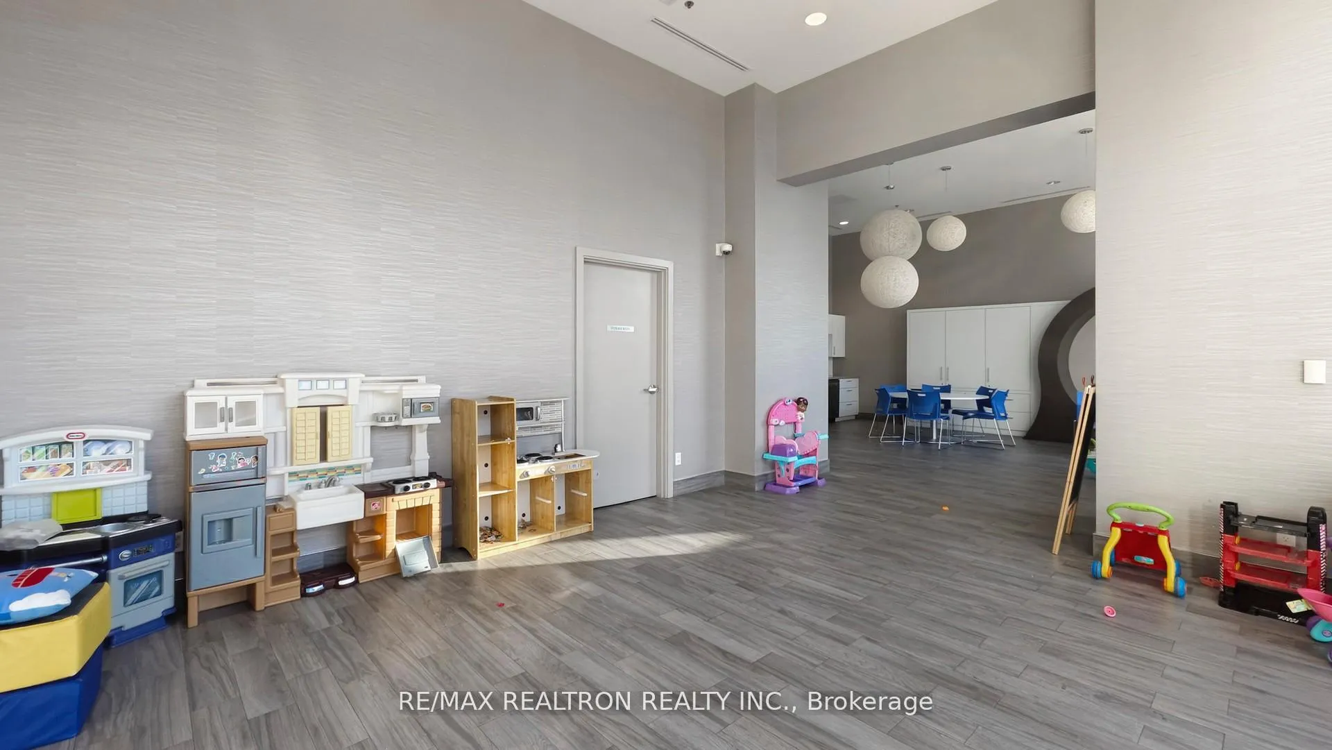 Photo 43 of Unit 1407, 2087 Fairview Street, Burlington, Freeman — HOMEH