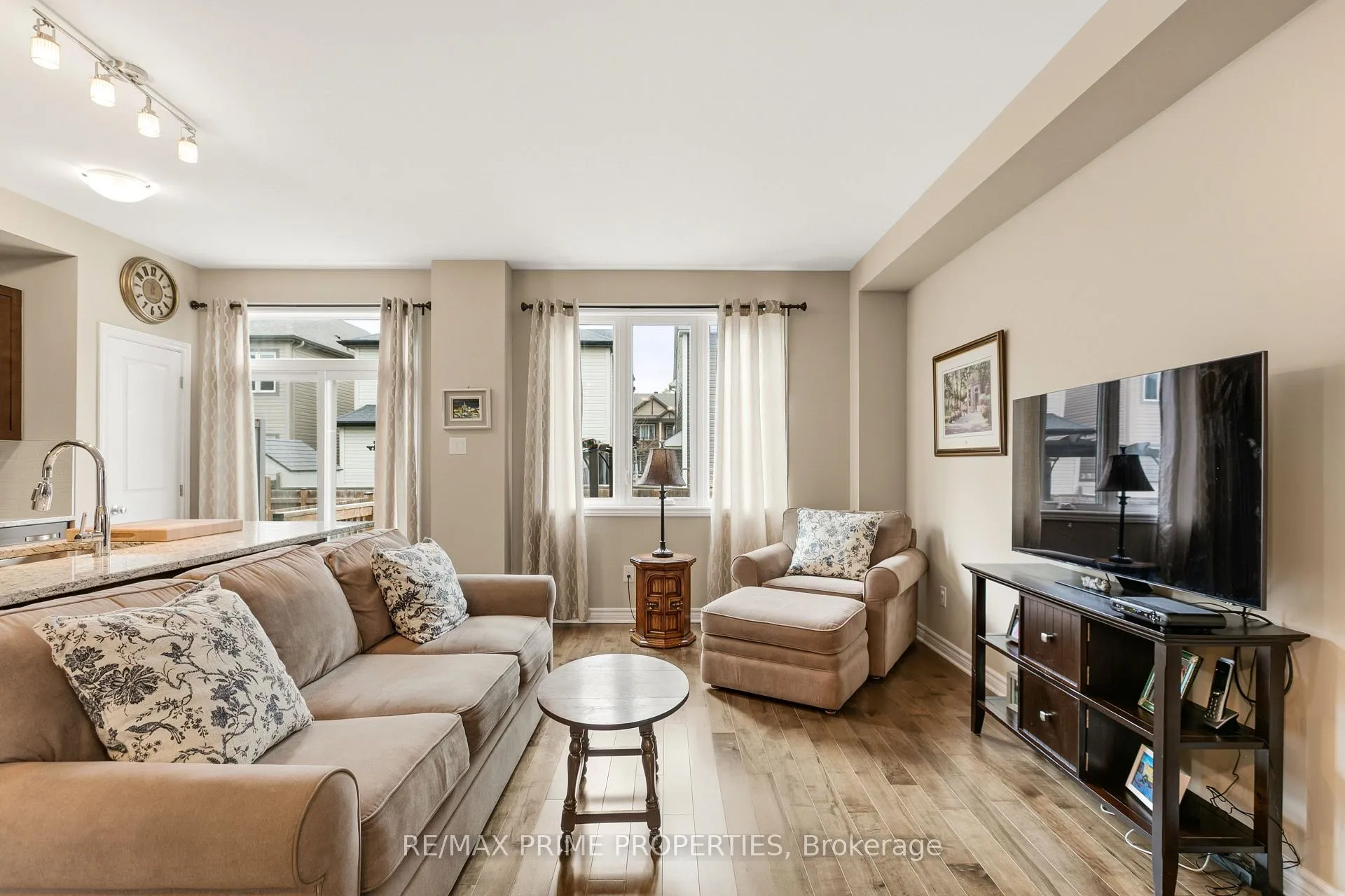 Photo 5 of 942 Kilbirnie Drive, Ottawa, Barrhaven - Half Moon Bay — HOMEH