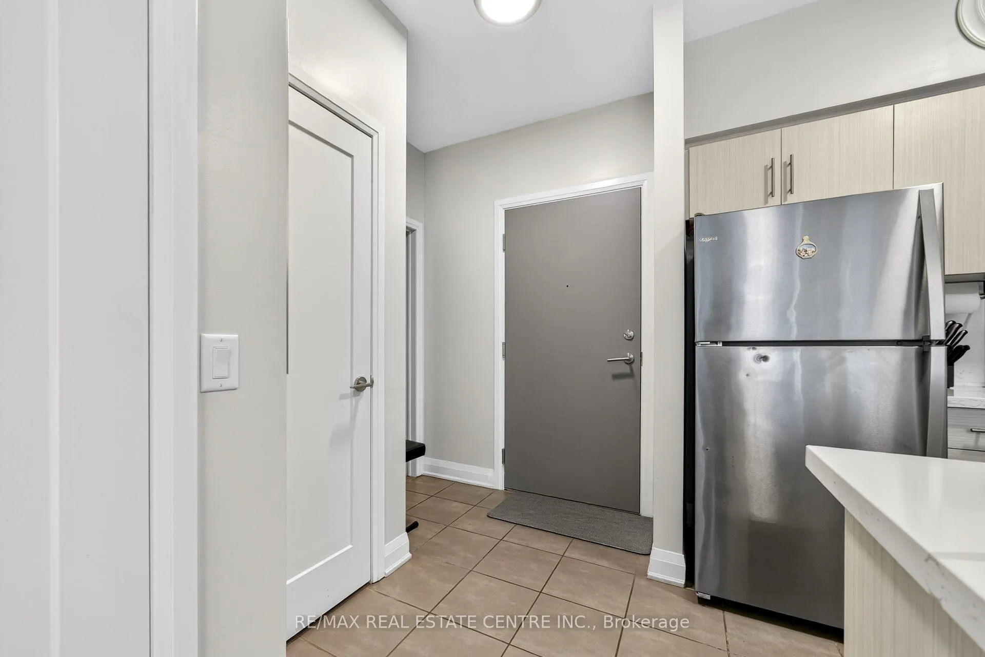 Photo 8 of Unit 402, 16 Concord Place, Grimsby, Grimsby Beach — HOMEH