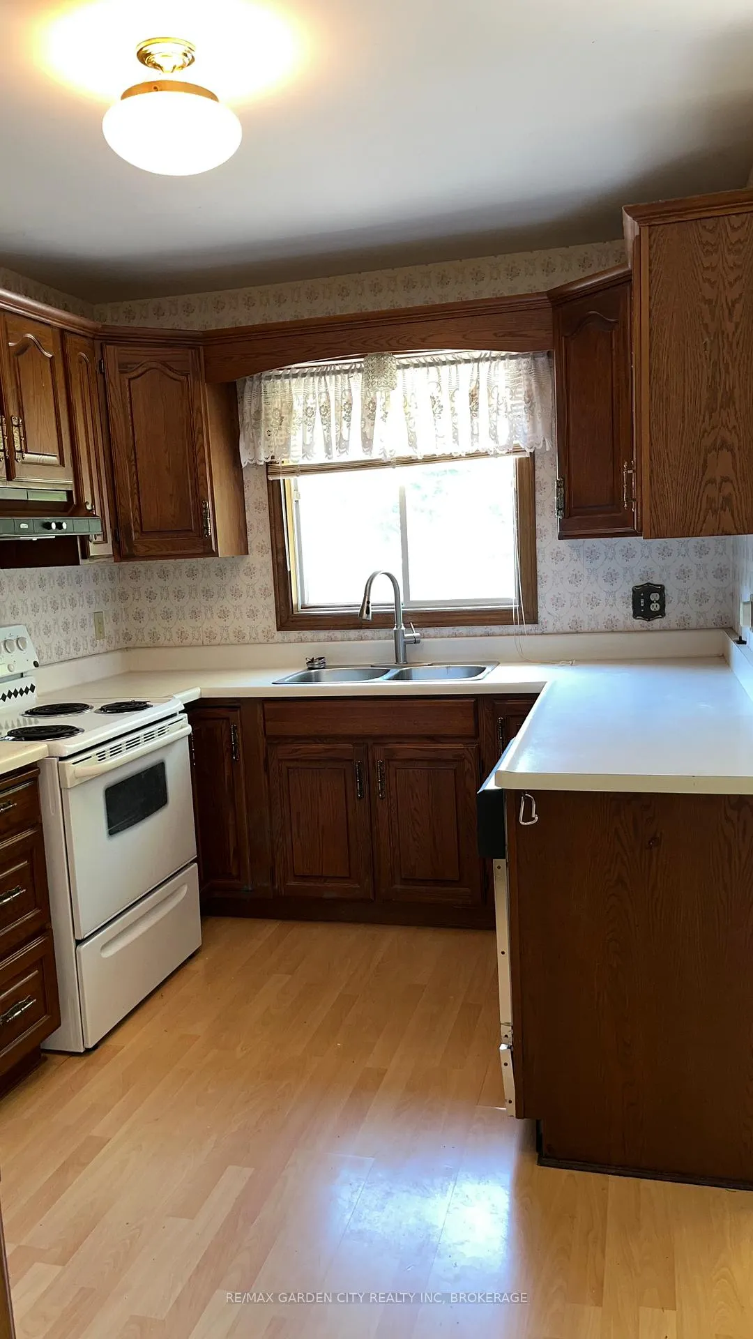 Photo 5 of 86 Sawmill Road, St. Catharines, Grapeview — HOMEH