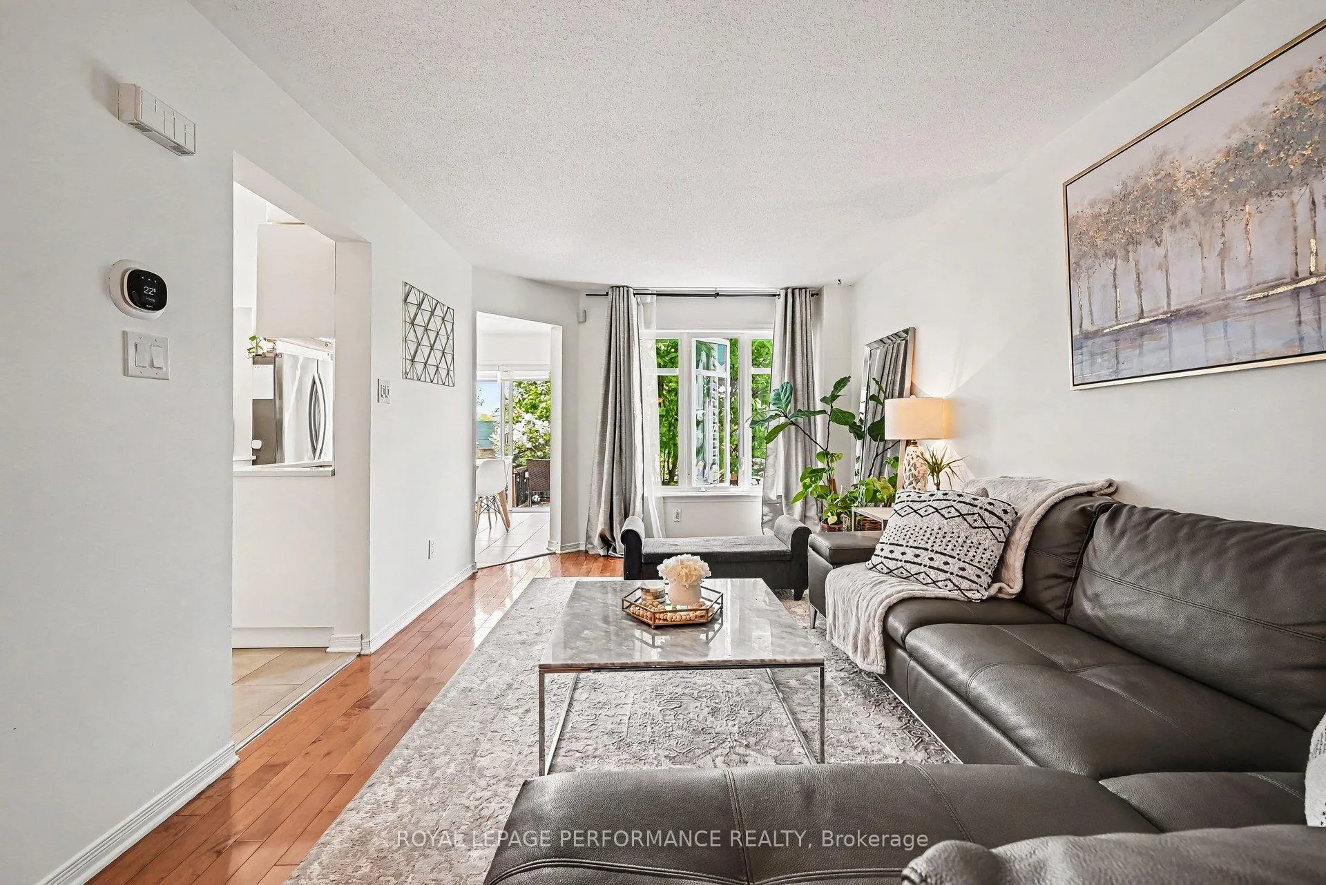 Photo 4 of 2052 Bergamot Circle, Ottawa, Springridge/East Village — HOMEH