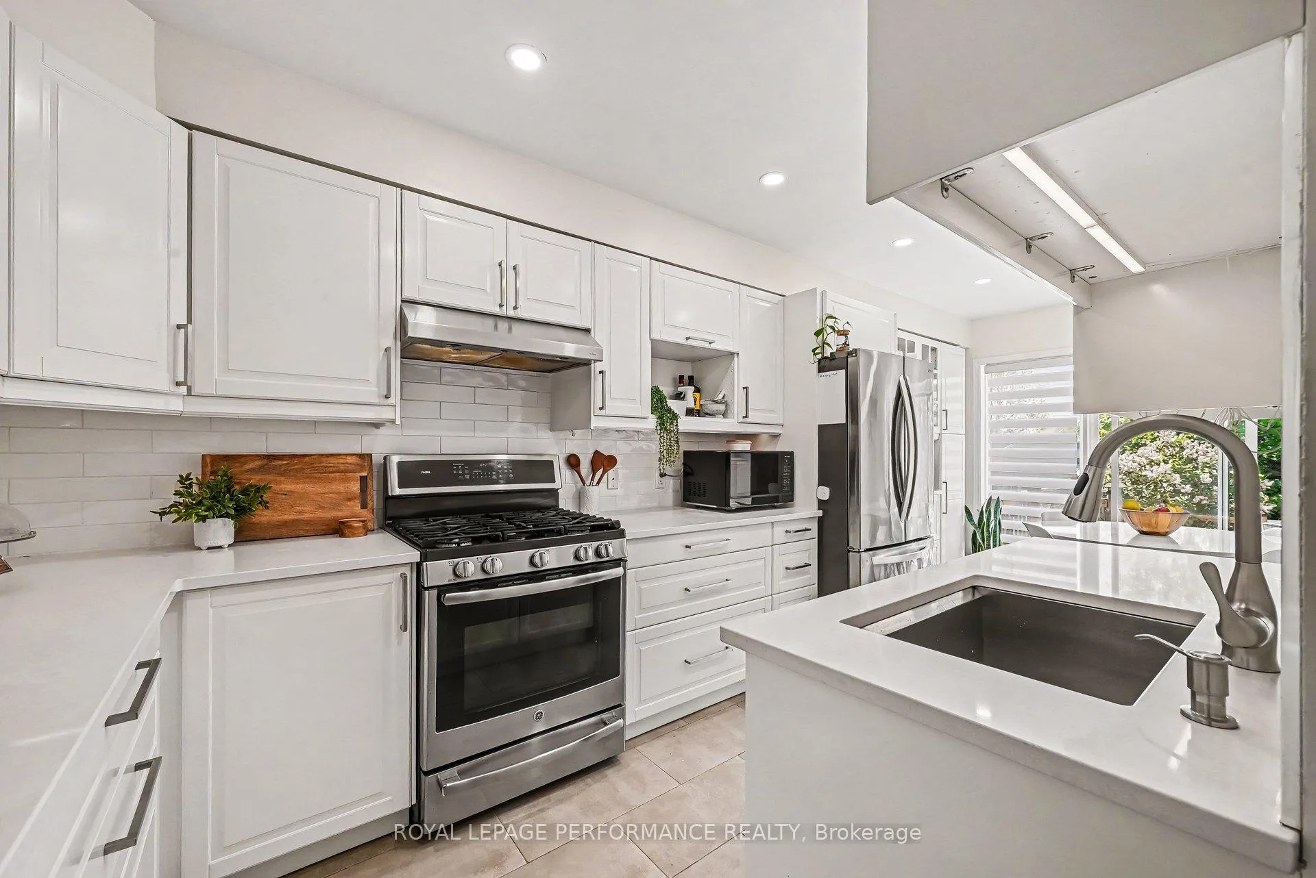 Photo 6 of 2052 Bergamot Circle, Ottawa, Springridge/East Village — HOMEH