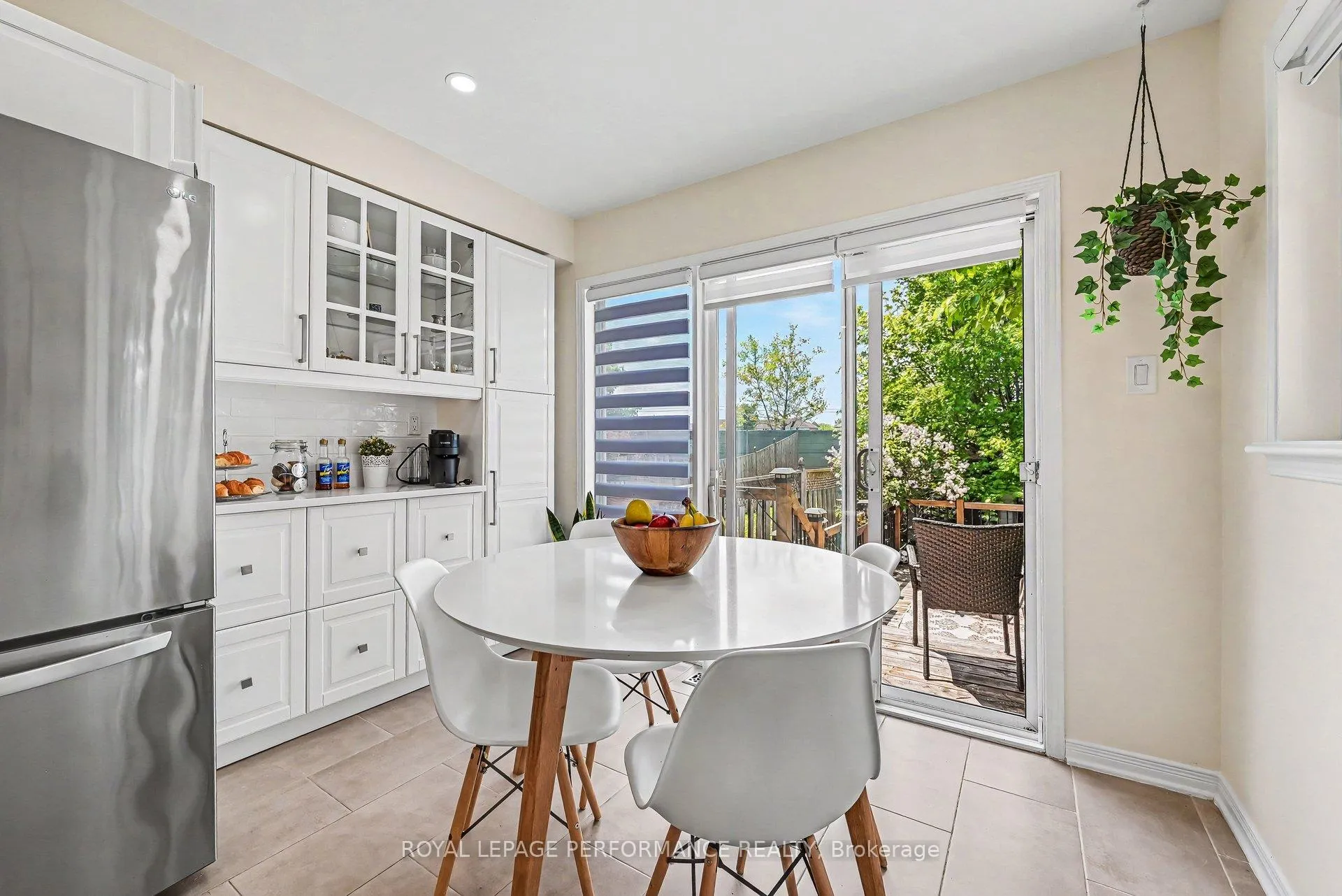 Photo 7 of 2052 Bergamot Circle, Ottawa, Springridge/East Village — HOMEH