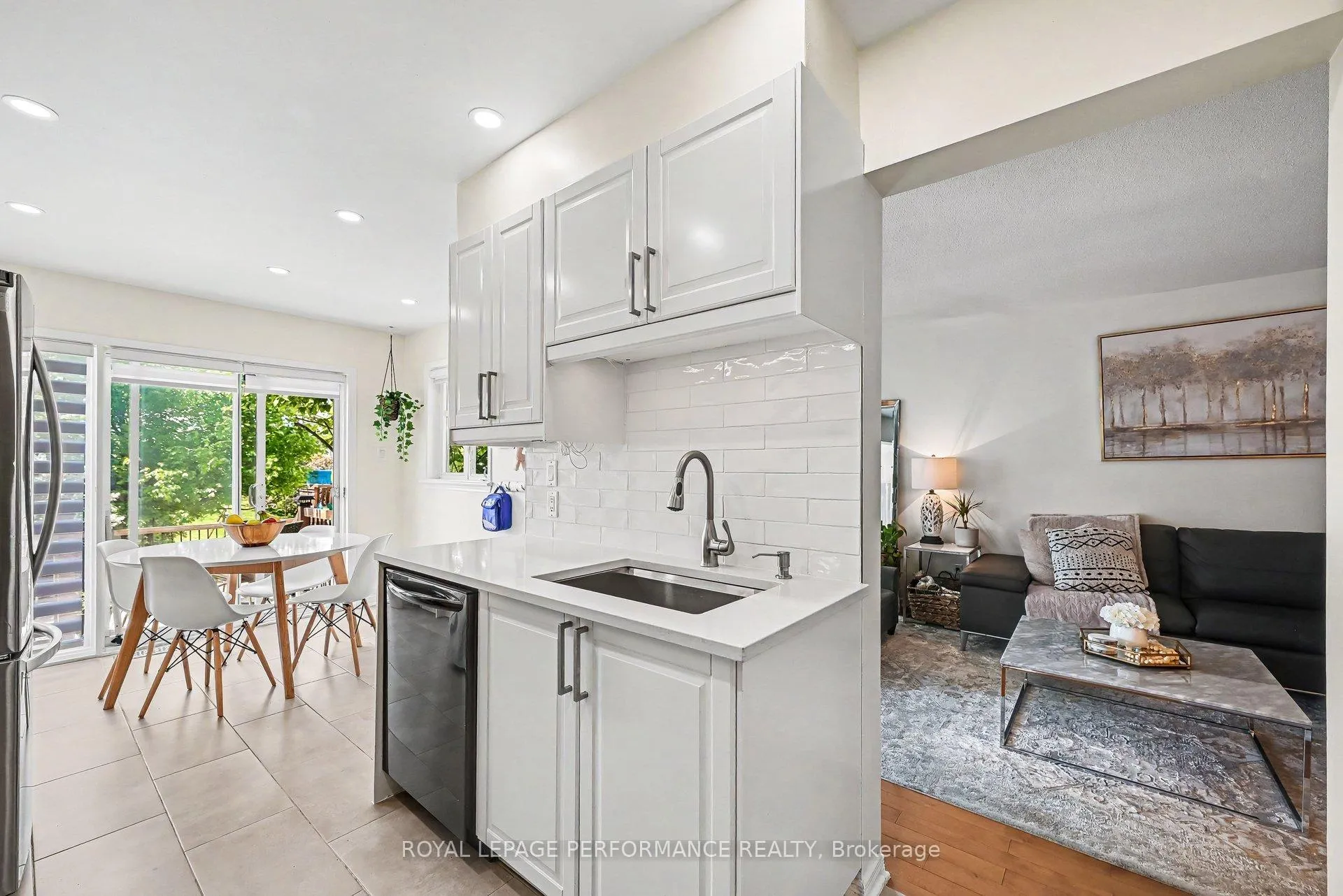 Photo 9 of 2052 Bergamot Circle, Ottawa, Springridge/East Village — HOMEH