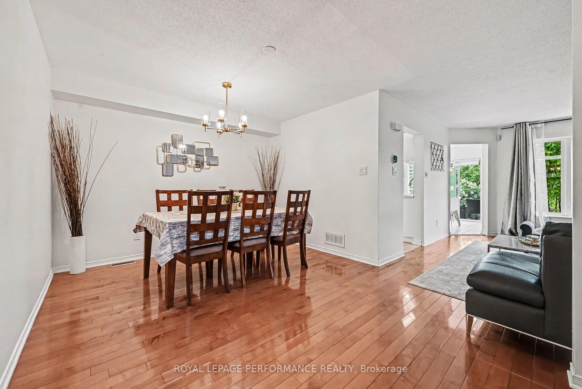 Photo 12 of 2052 Bergamot Circle, Ottawa, Springridge/East Village — HOMEH