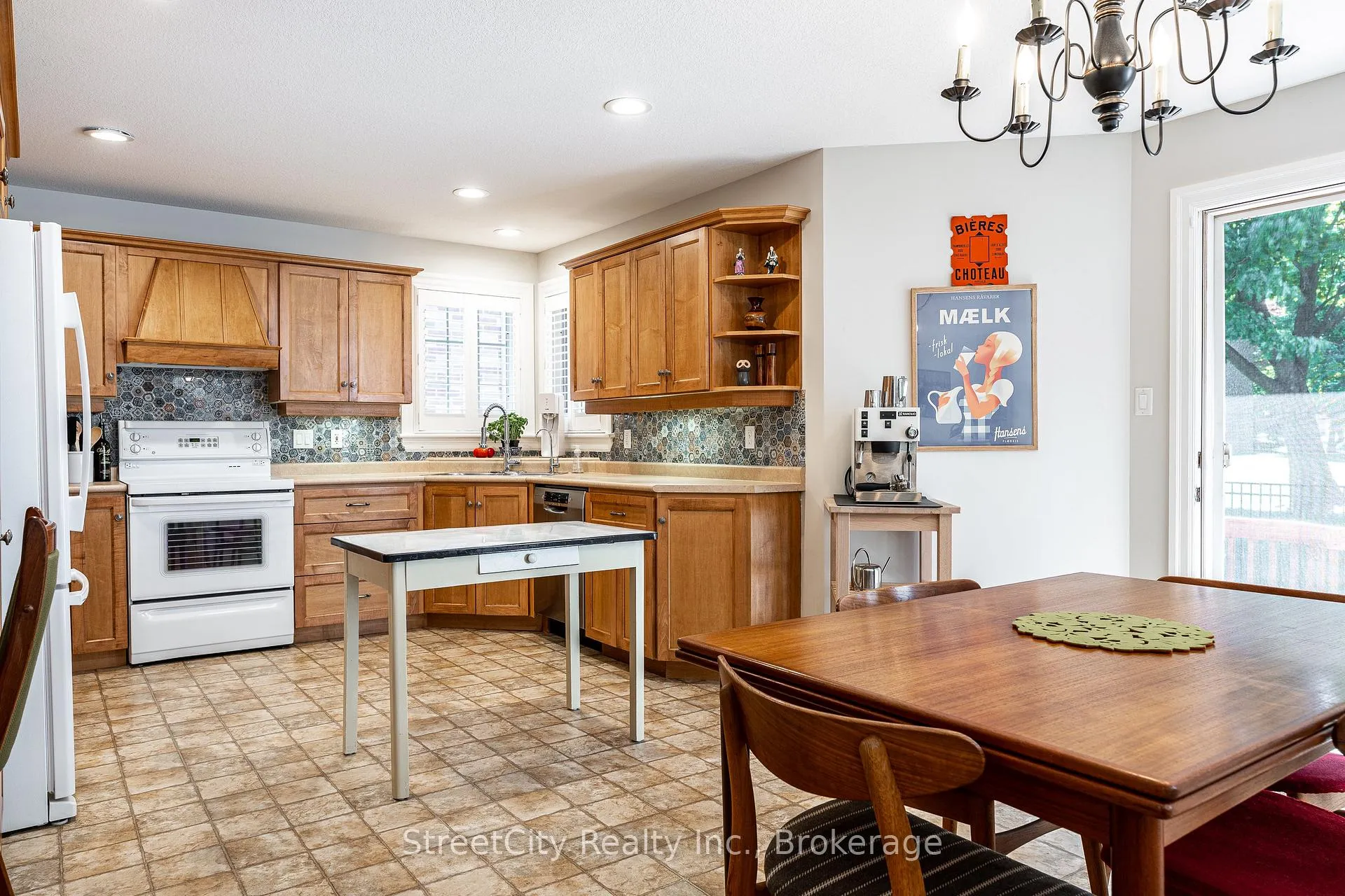 Photo 11 of 98 Abraham Drive, Stratford — HOMEH