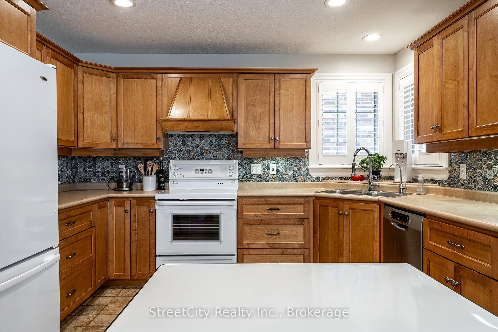 Photo 12 of 98 Abraham Drive, Stratford — HOMEH