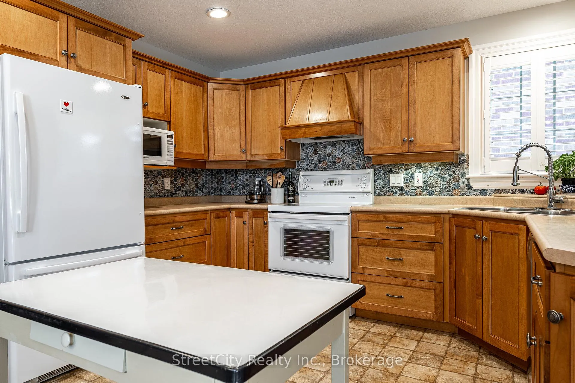 Photo 14 of 98 Abraham Drive, Stratford — HOMEH