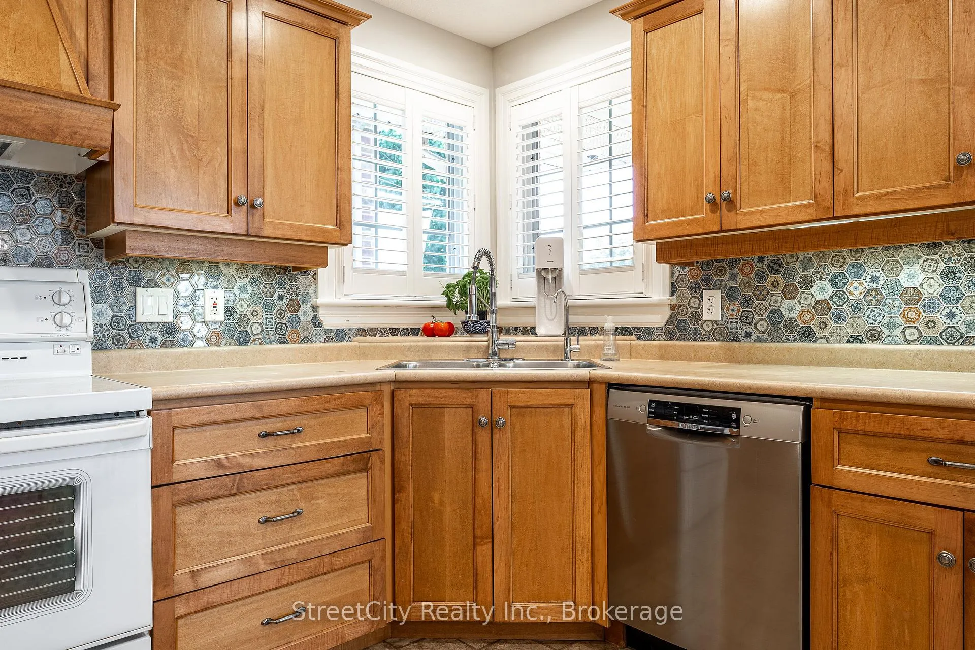 Photo 15 of 98 Abraham Drive, Stratford — HOMEH