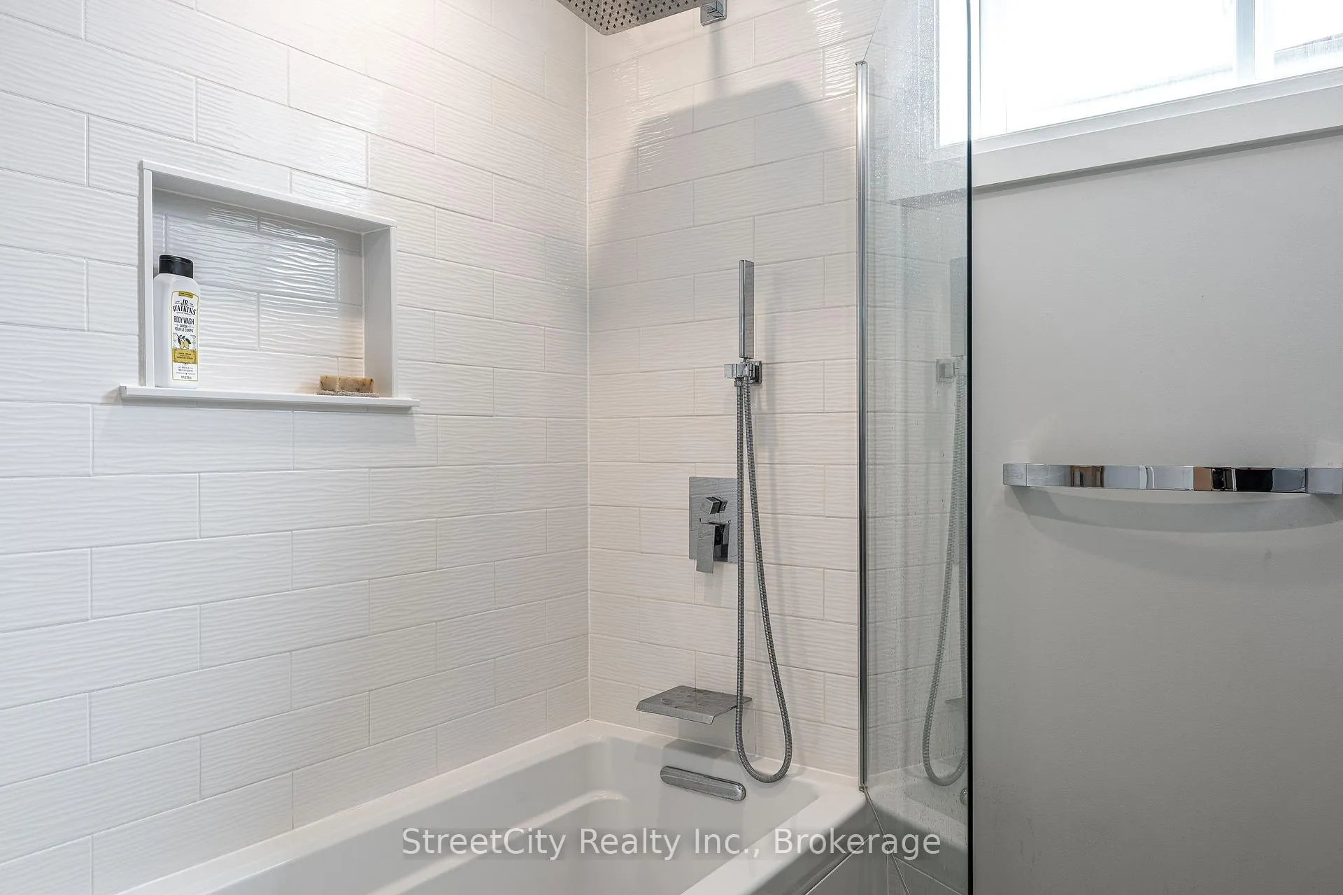 Photo 31 of 98 Abraham Drive, Stratford — HOMEH