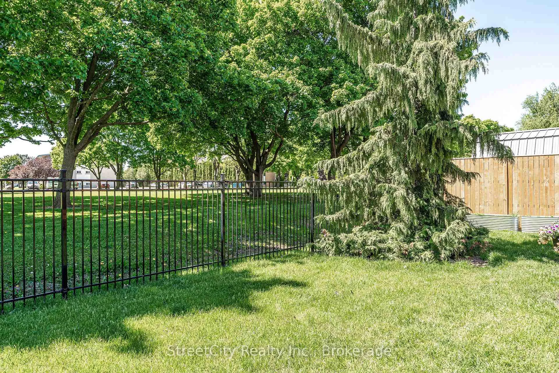 Photo 37 of 98 Abraham Drive, Stratford — HOMEH