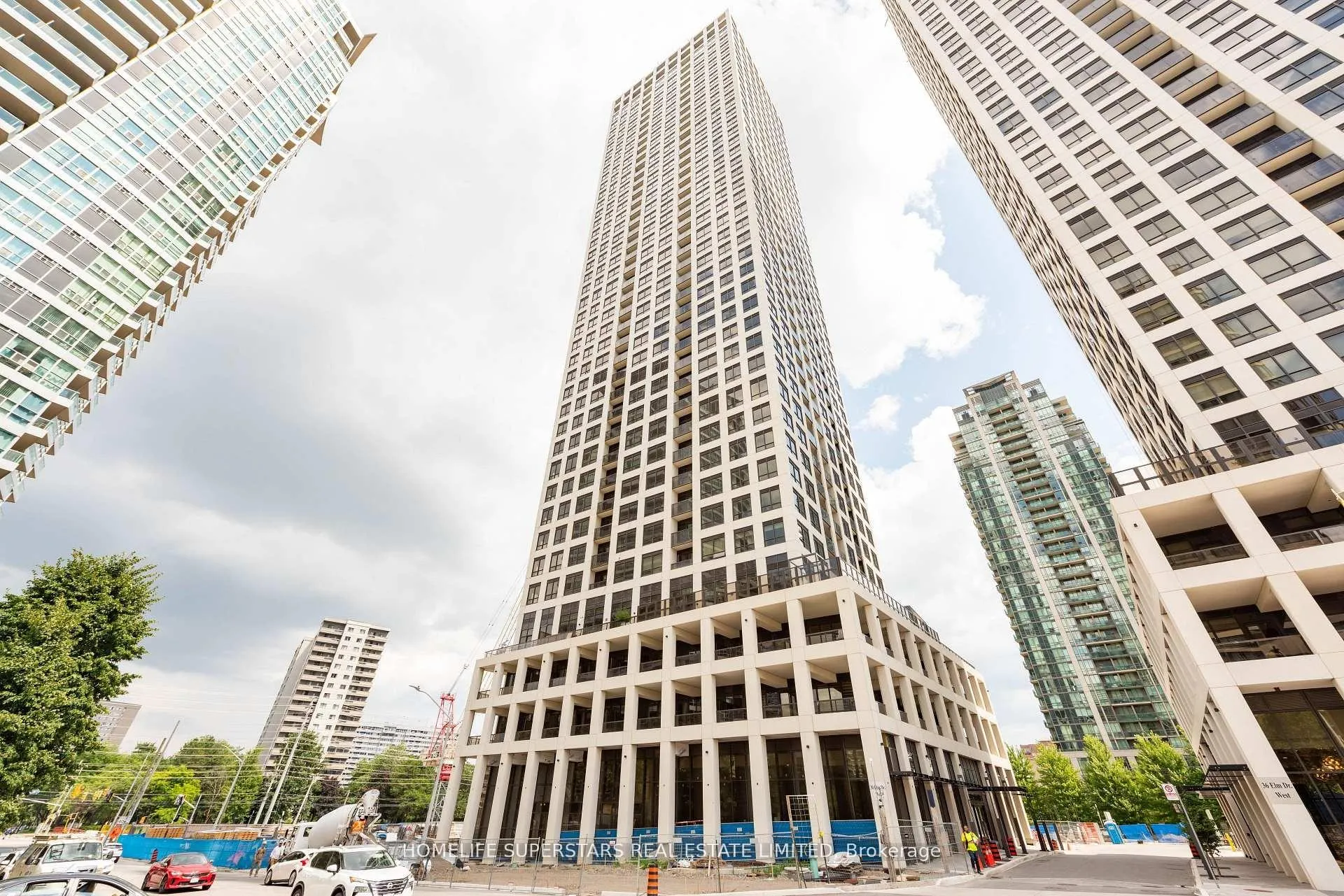 Front of Unit 3801, 30 Elm Drive W
