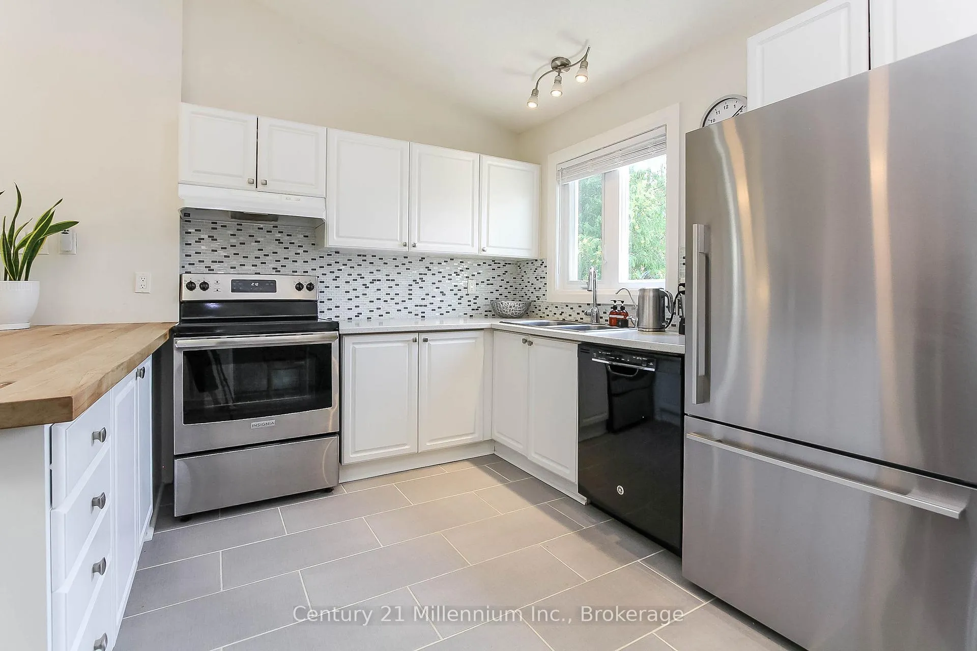 Photo 14 of Unit 73, 149 Fairway Crescent, Collingwood — HOMEH