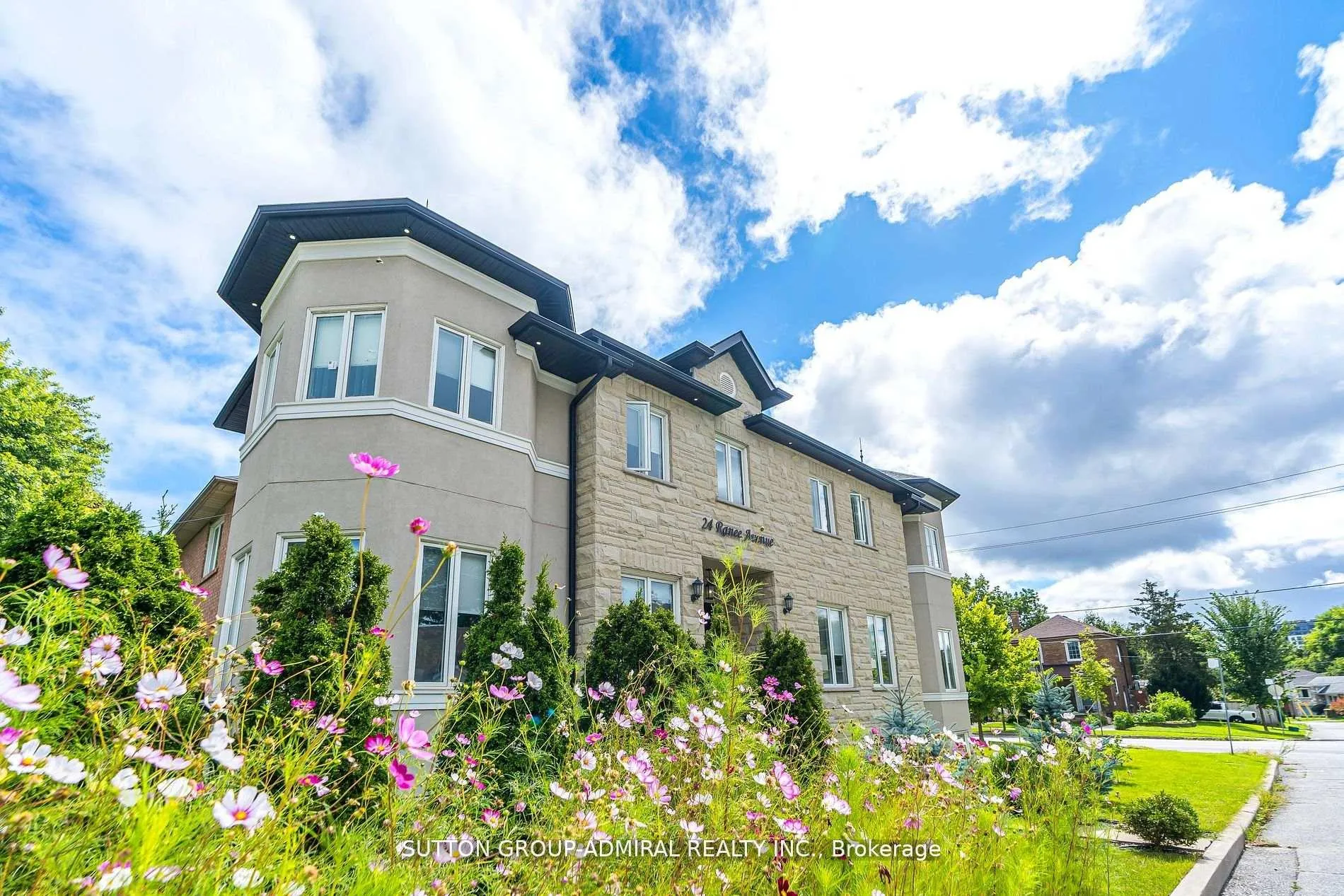 Photo 4 of 24 Ranee Avenue, Toronto, Englemount-Lawrence — HOMEH