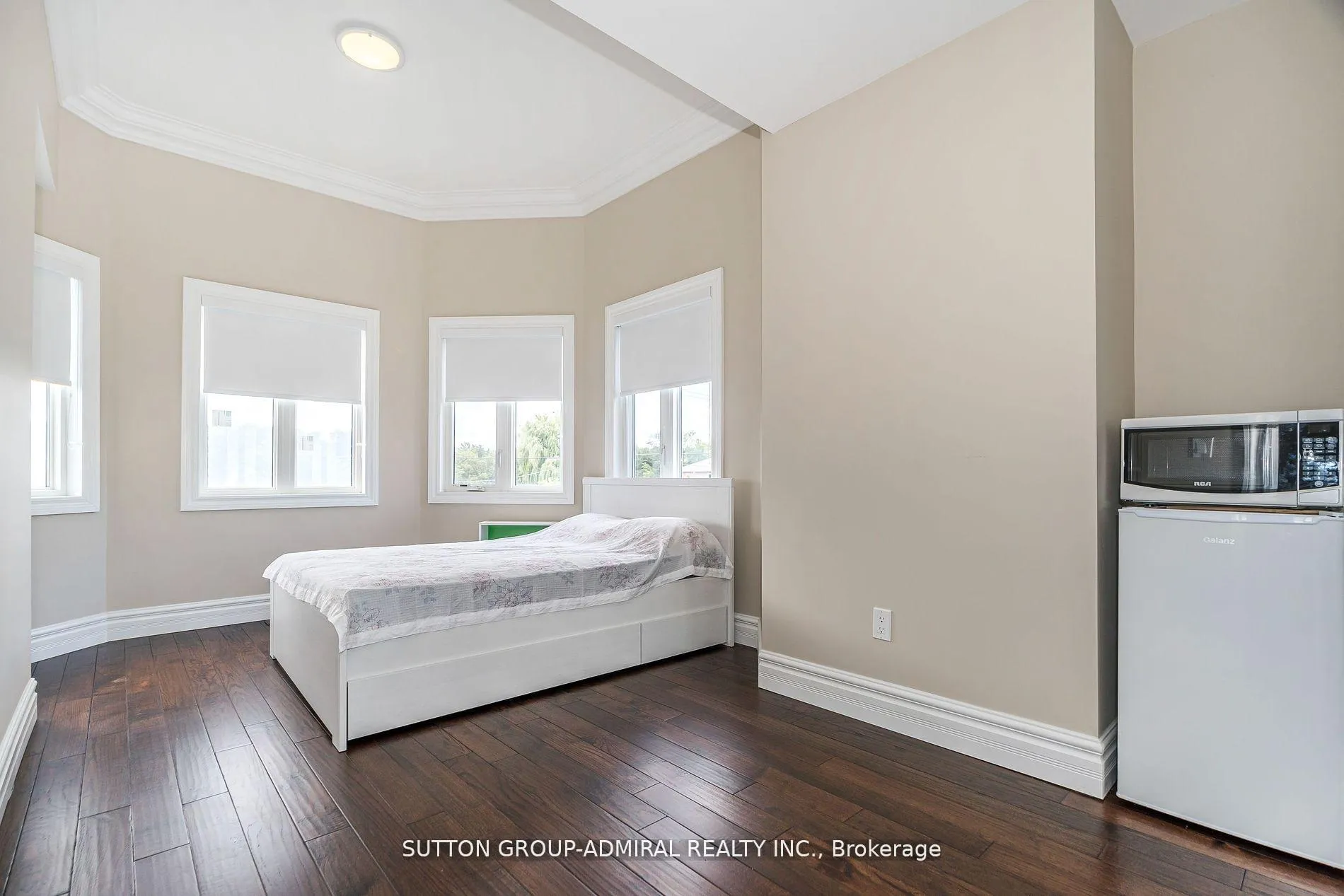 Photo 23 of 24 Ranee Avenue, Toronto, Englemount-Lawrence — HOMEH