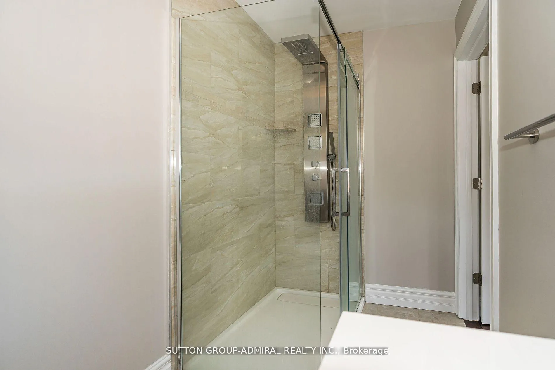 Photo 24 of 24 Ranee Avenue, Toronto, Englemount-Lawrence — HOMEH