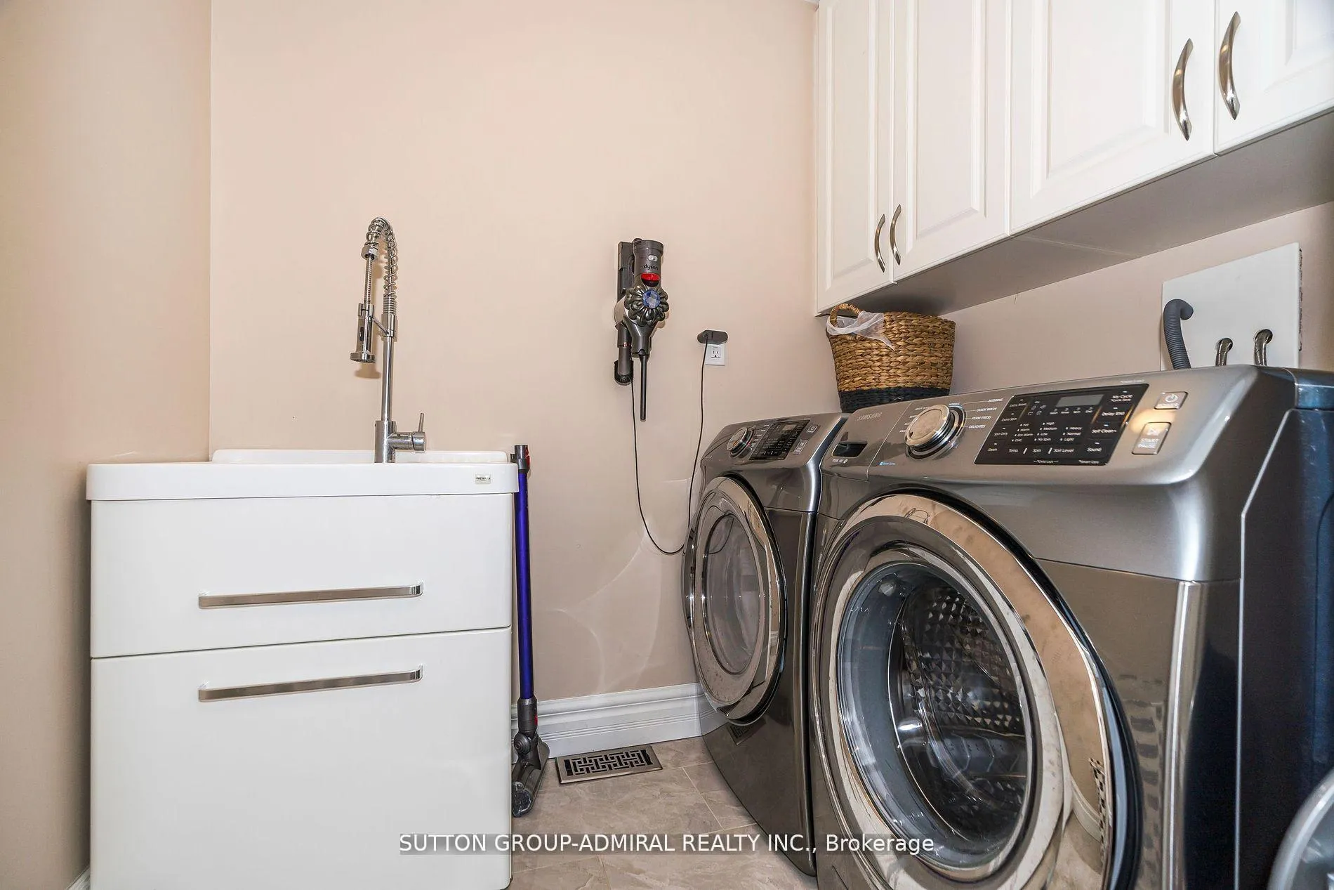 Photo 28 of 24 Ranee Avenue, Toronto, Englemount-Lawrence — HOMEH