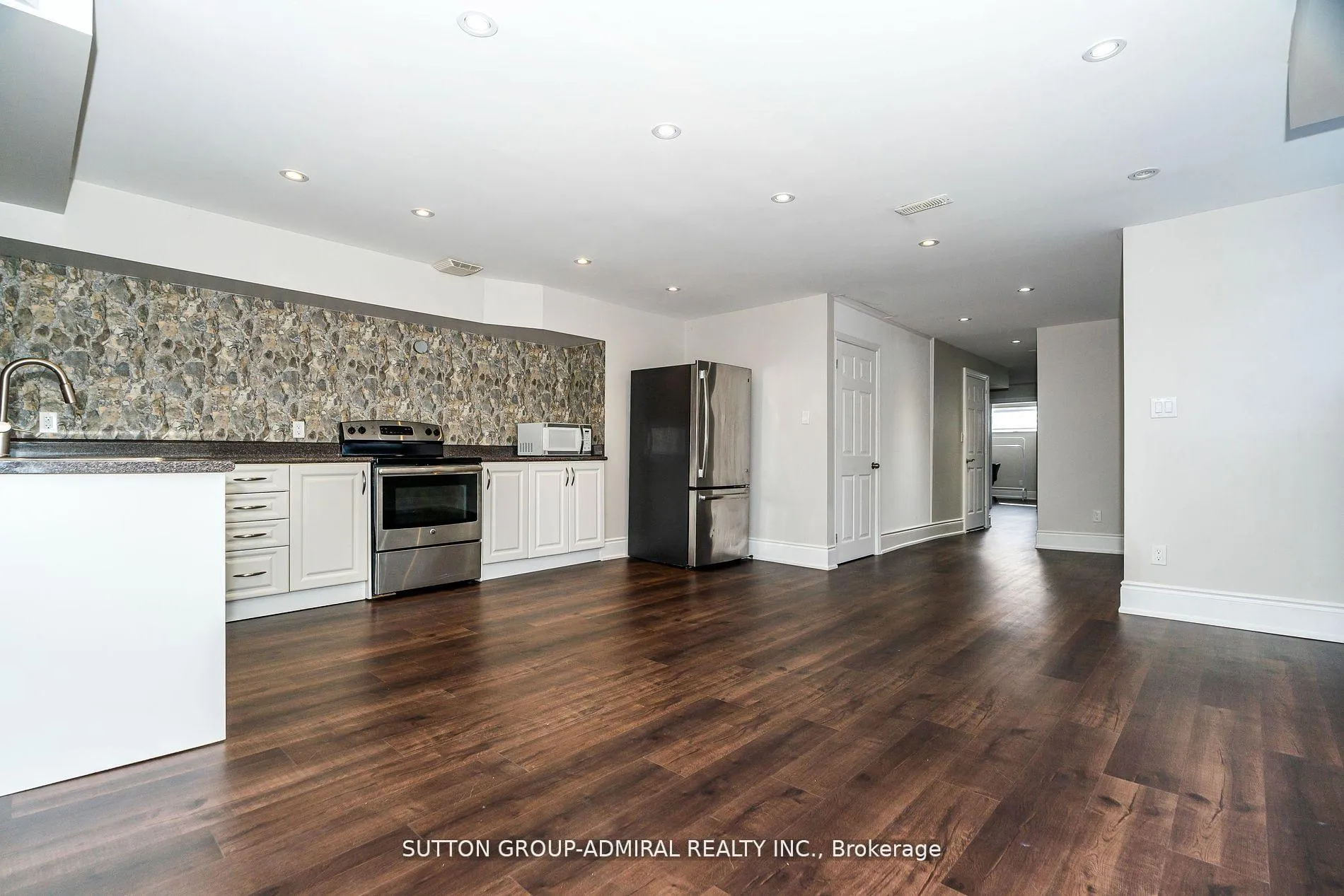 Photo 30 of 24 Ranee Avenue, Toronto, Englemount-Lawrence — HOMEH