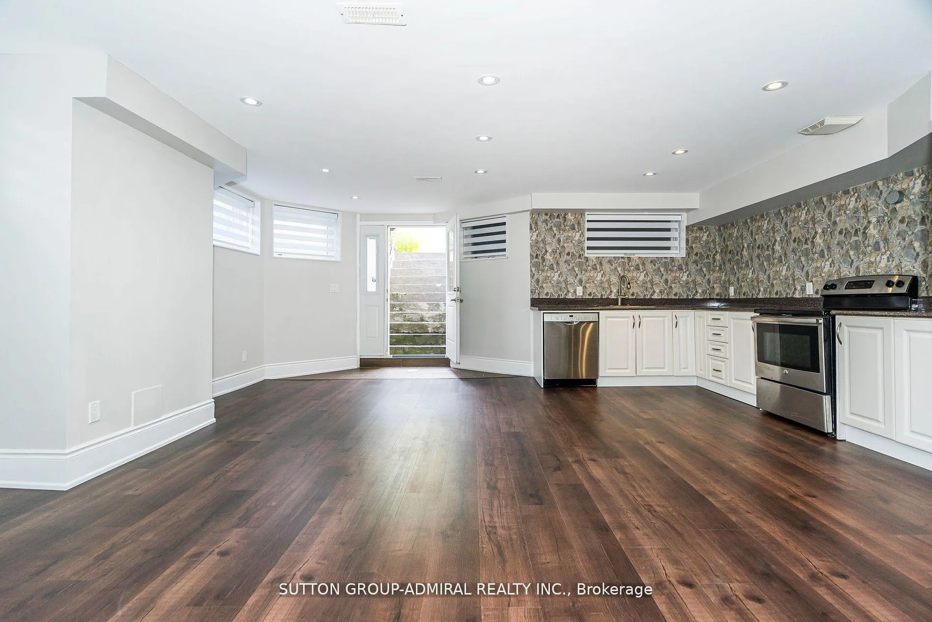 Photo 31 of 24 Ranee Avenue, Toronto, Englemount-Lawrence — HOMEH