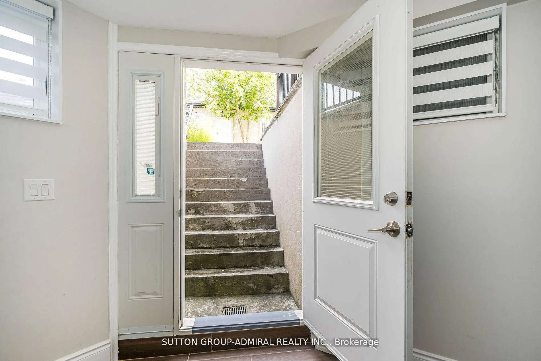 Photo 32 of 24 Ranee Avenue, Toronto, Englemount-Lawrence — HOMEH