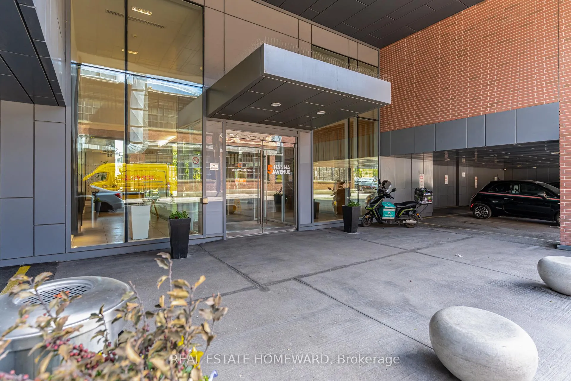 Photo 4 of Unit 732, 5 Hanna Avenue, Toronto, Niagara — HOMEH