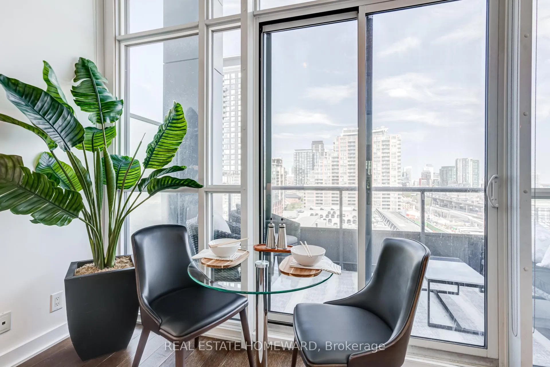 Photo 14 of Unit 732, 5 Hanna Avenue, Toronto, Niagara — HOMEH