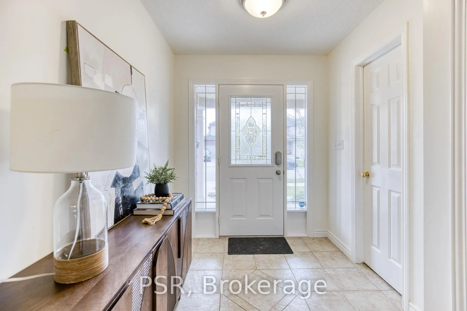 Photo 3 of 565 St Moritz Avenue, Waterloo — HOMEH