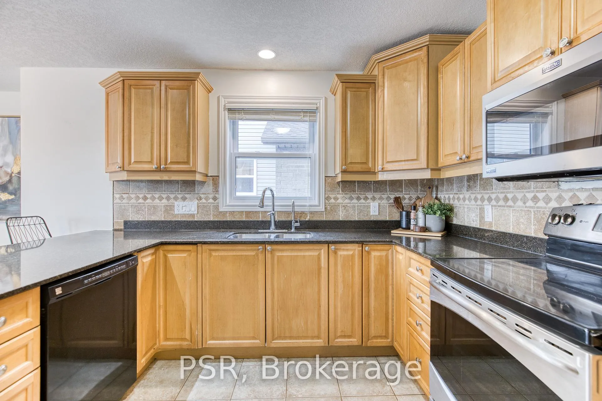 Photo 4 of 565 St Moritz Avenue, Waterloo — HOMEH
