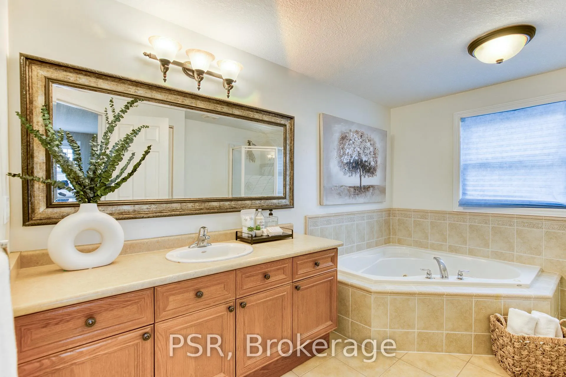 Photo 24 of 565 St Moritz Avenue, Waterloo — HOMEH