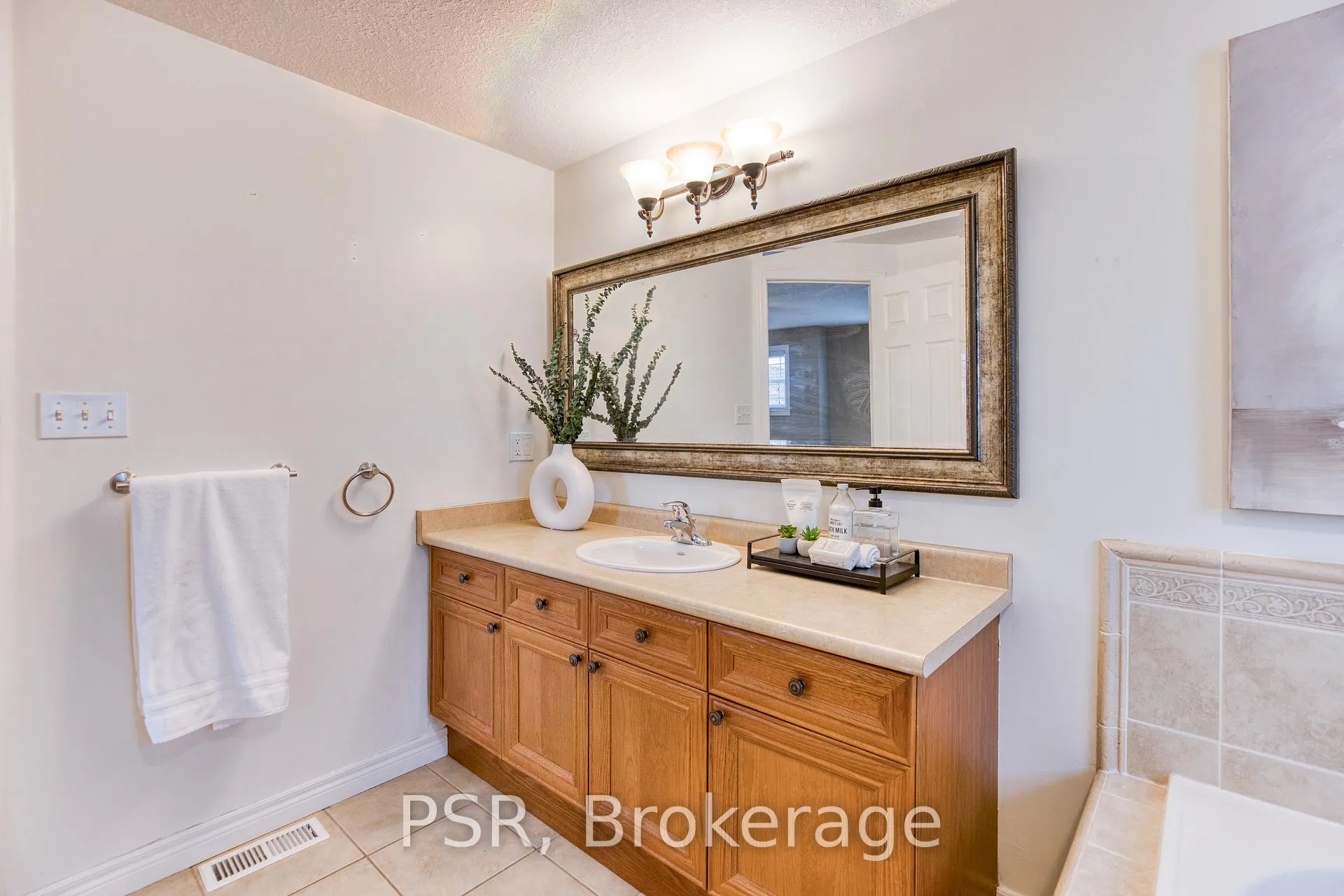 Photo 26 of 565 St Moritz Avenue, Waterloo — HOMEH