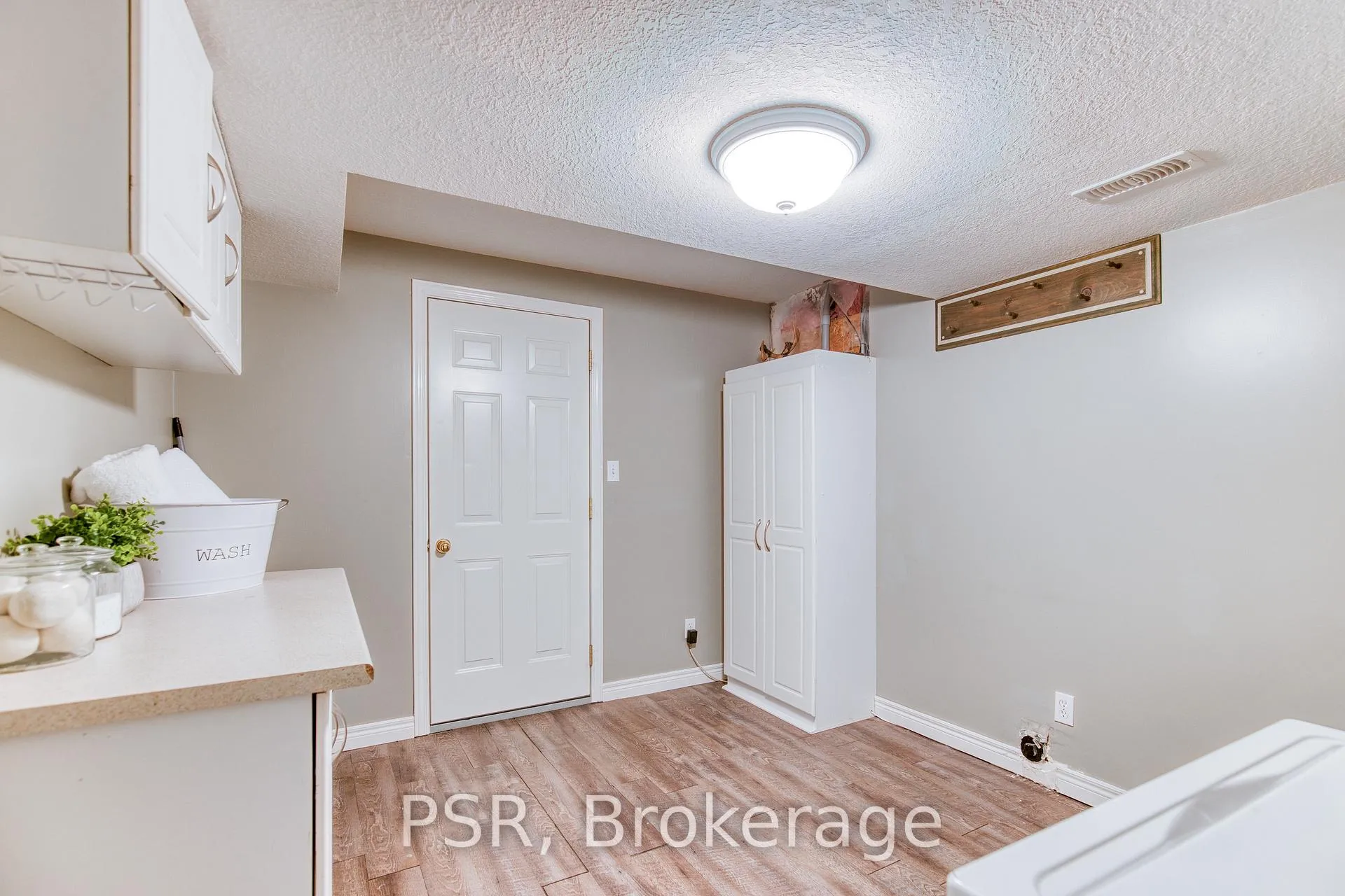 Photo 33 of 565 St Moritz Avenue, Waterloo — HOMEH