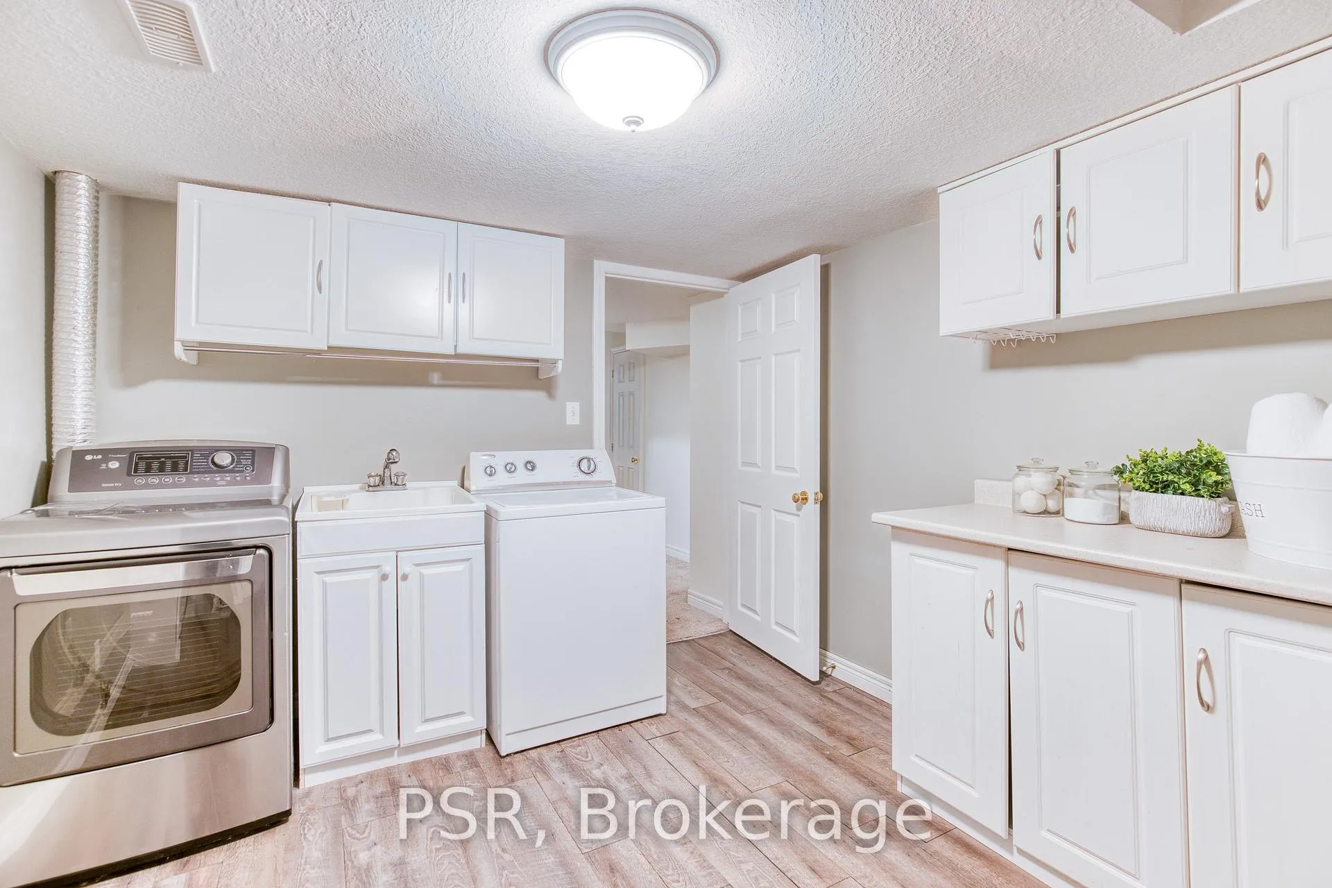 Photo 34 of 565 St Moritz Avenue, Waterloo — HOMEH