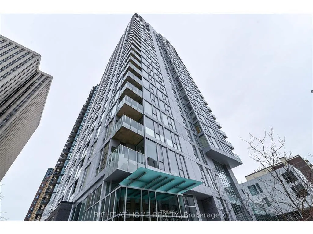 Front of Unit 2203, 179 Metcalfe Street