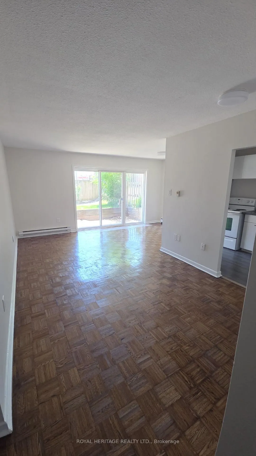 Photo 3 of 945 Simcoe Street N, Oshawa, Centennial — HOMEH