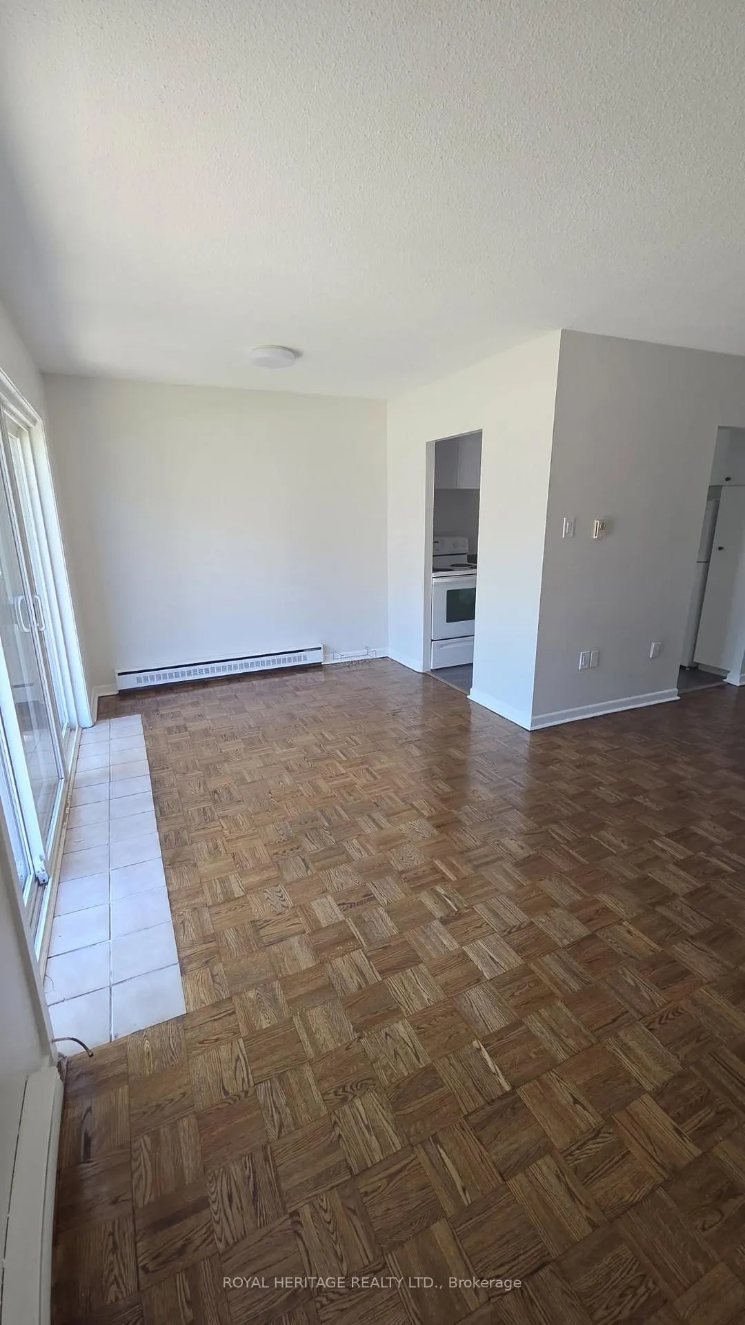 Photo 4 of 945 Simcoe Street N, Oshawa, Centennial — HOMEH