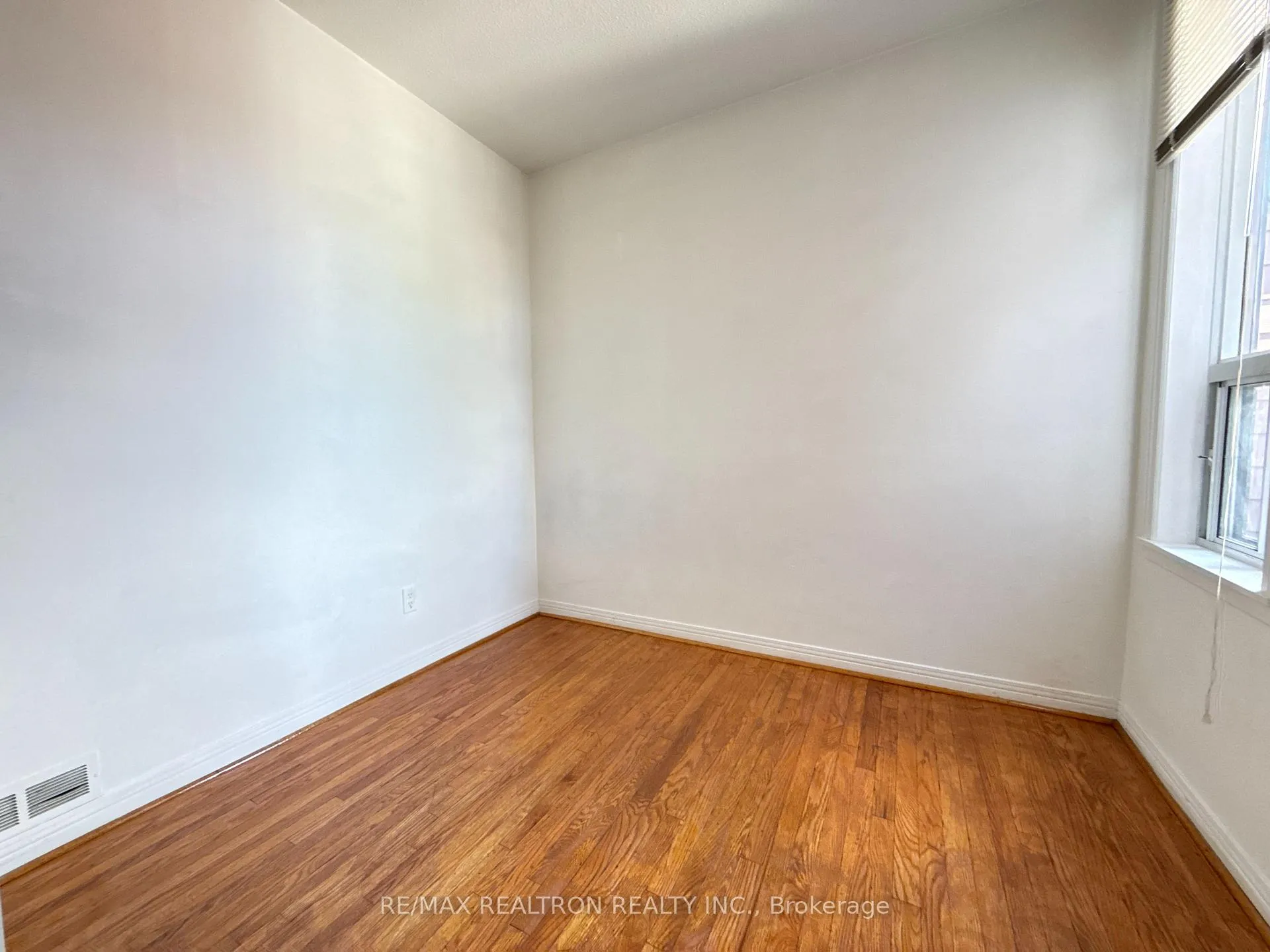 Photo 10 of 399 Brock Avenue, Toronto, Dufferin Grove — HOMEH