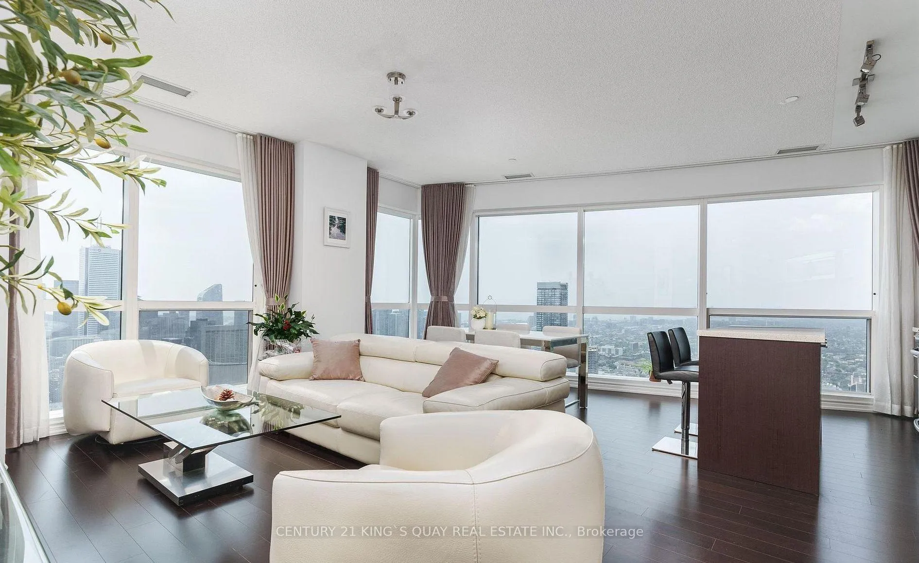 Photo 5 of Unit 5610, 386 Yonge Street, Toronto, Bay Street Corridor — HOMEH
