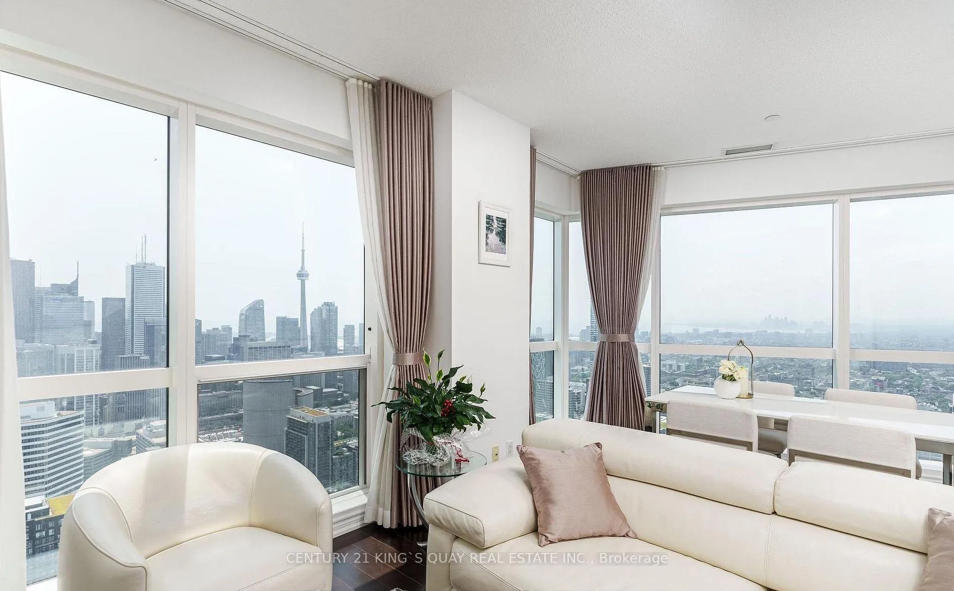 Photo 6 of Unit 5610, 386 Yonge Street, Toronto, Bay Street Corridor — HOMEH