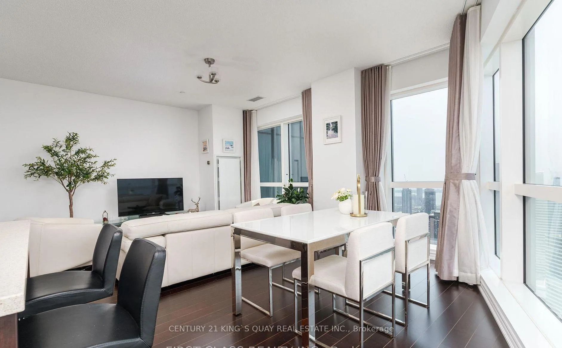 Photo 11 of Unit 5610, 386 Yonge Street, Toronto, Bay Street Corridor — HOMEH