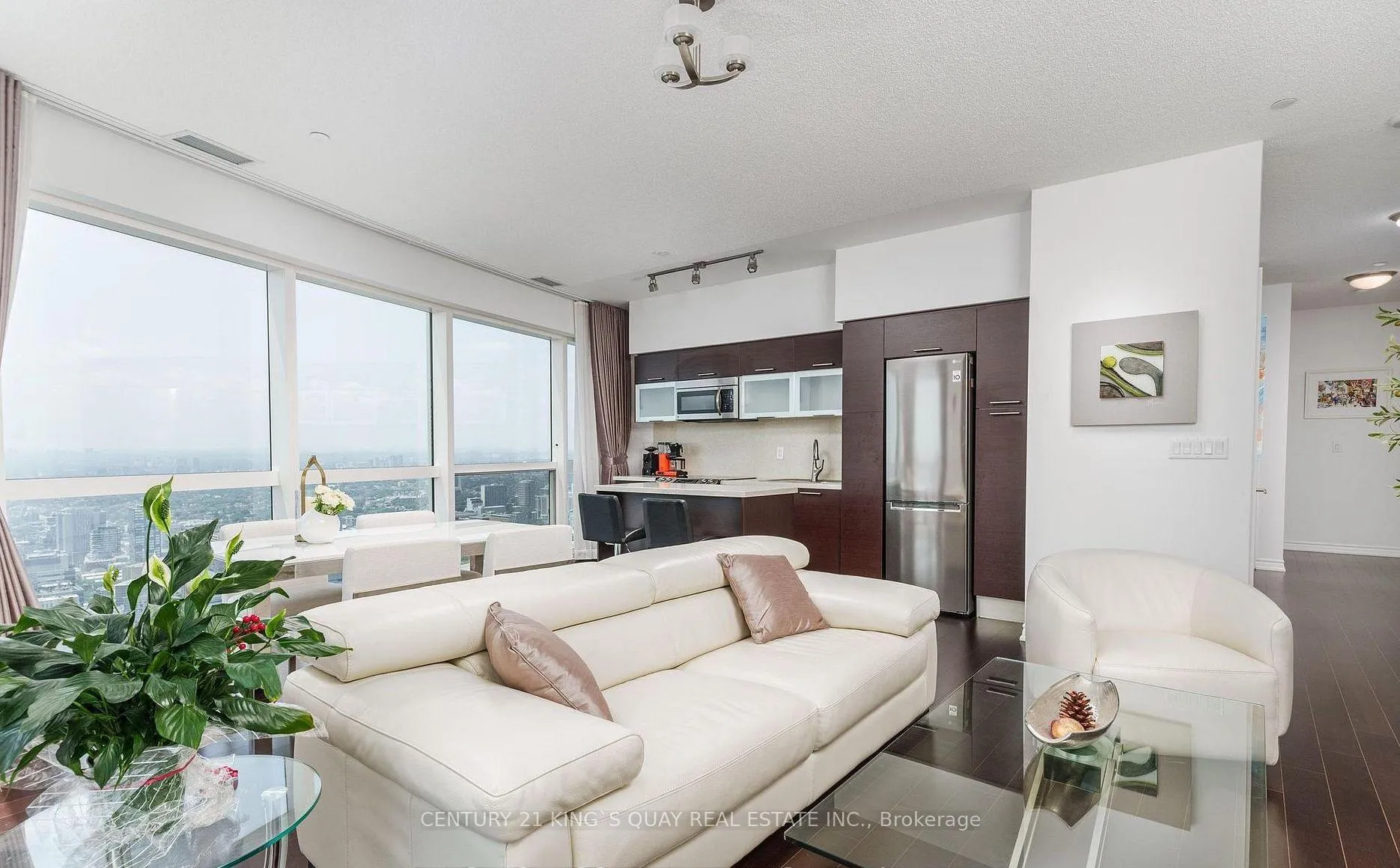 Photo 12 of Unit 5610, 386 Yonge Street, Toronto, Bay Street Corridor — HOMEH