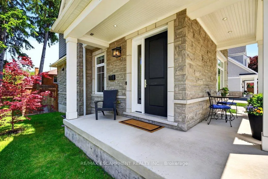 Photo 4 of Unit 6, 2134 New Street, Burlington, Brant — HOMEH
