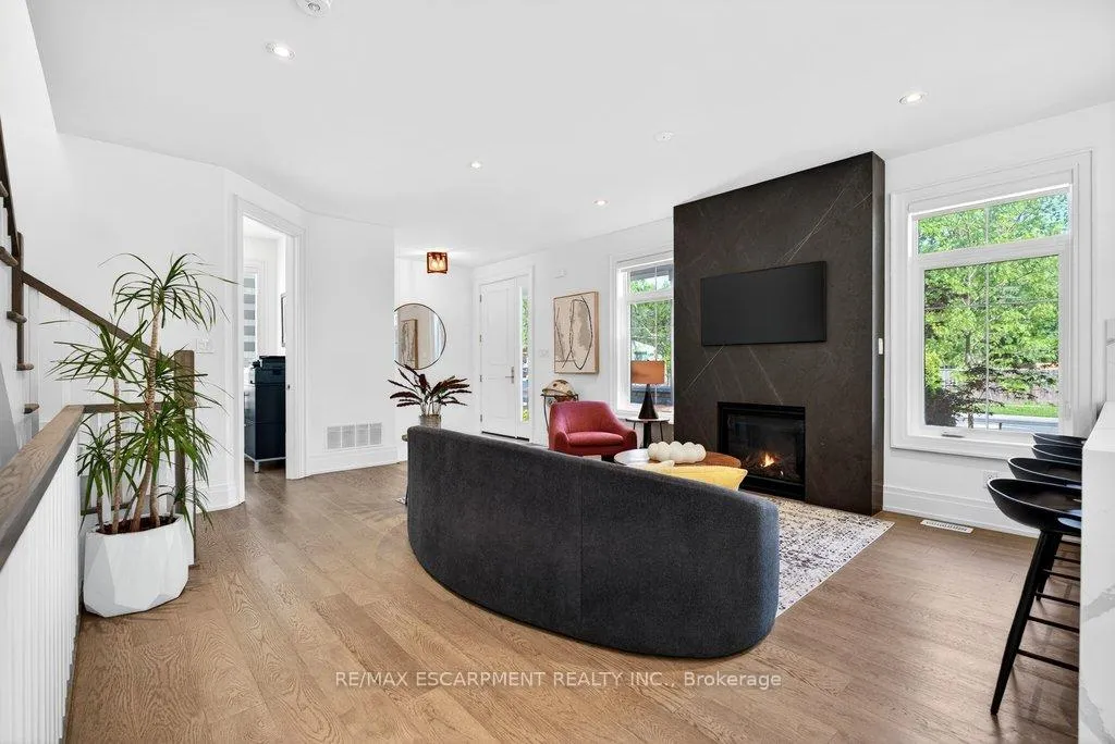 Photo 8 of Unit 6, 2134 New Street, Burlington, Brant — HOMEH