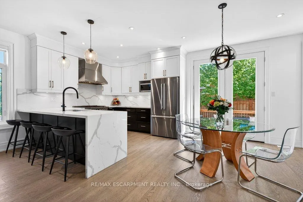 Photo 10 of Unit 6, 2134 New Street, Burlington, Brant — HOMEH