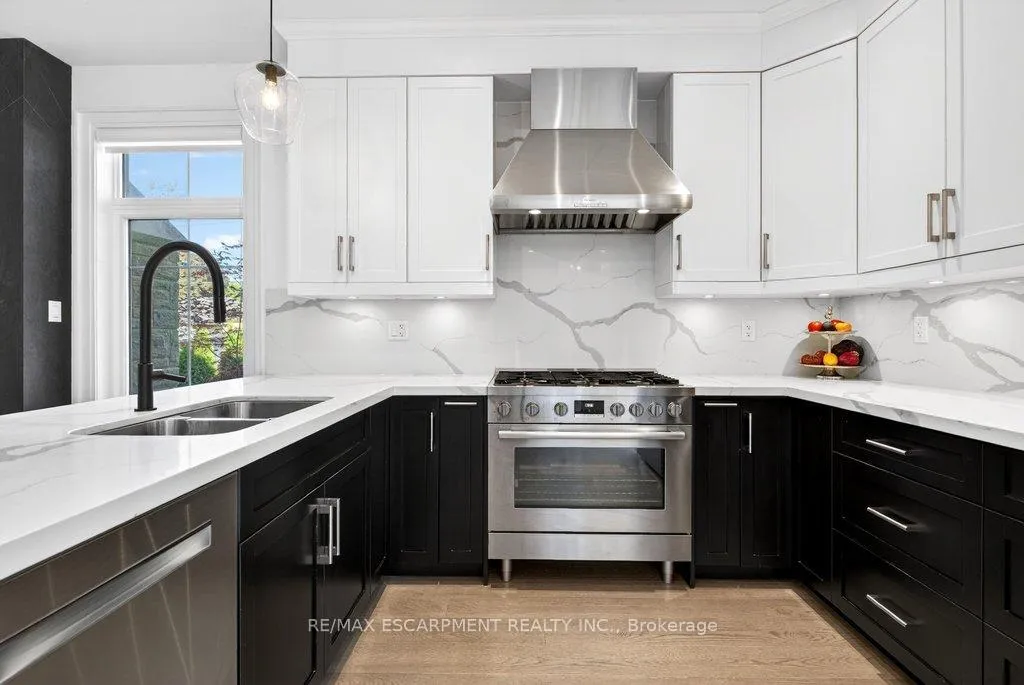 Photo 11 of Unit 6, 2134 New Street, Burlington, Brant — HOMEH