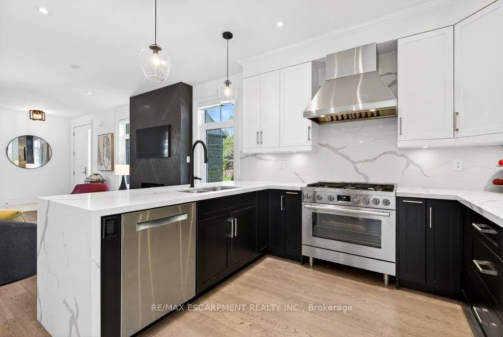 Photo 12 of Unit 6, 2134 New Street, Burlington, Brant — HOMEH