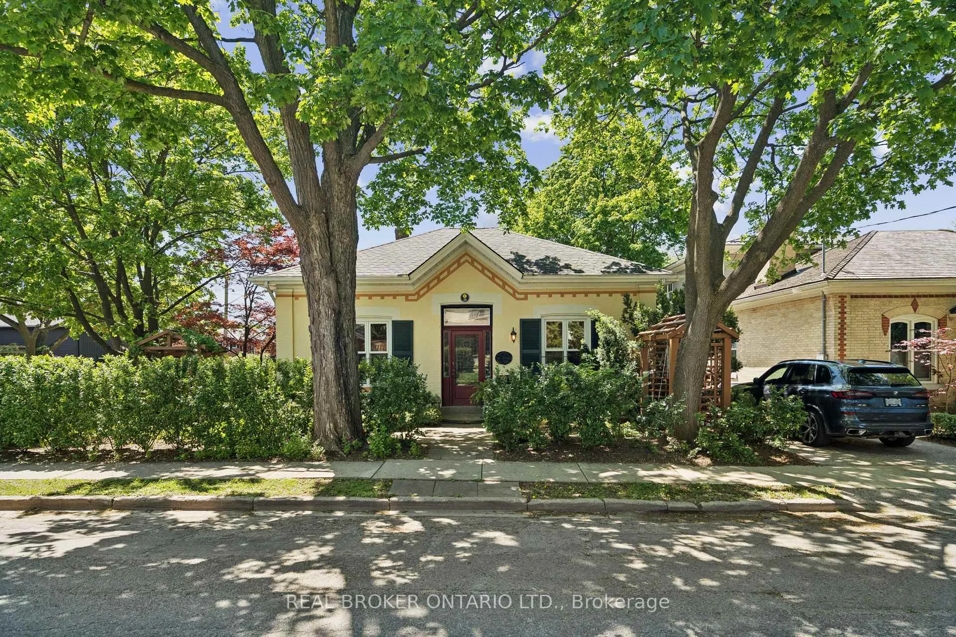 Front of 38 Kirkland Street