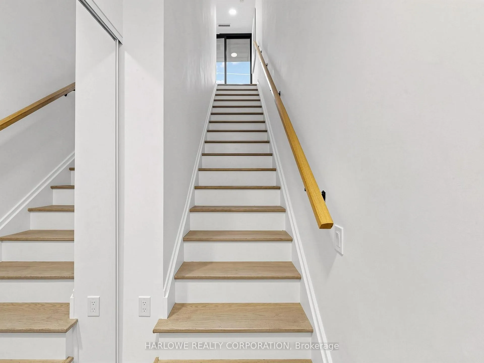 Photo 21 of Unit 126 B, 1604 Charles Street, Whitby, Port Whitby — HOMEH