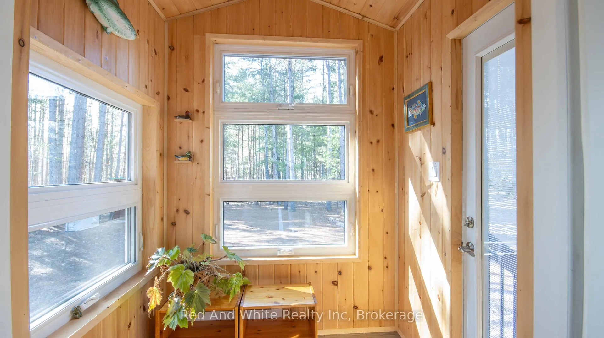 Photo 4 of 610 Pine Point Lane, Killaloe, Hagarty and Richards, Killaloe/Round Lake — HOMEH