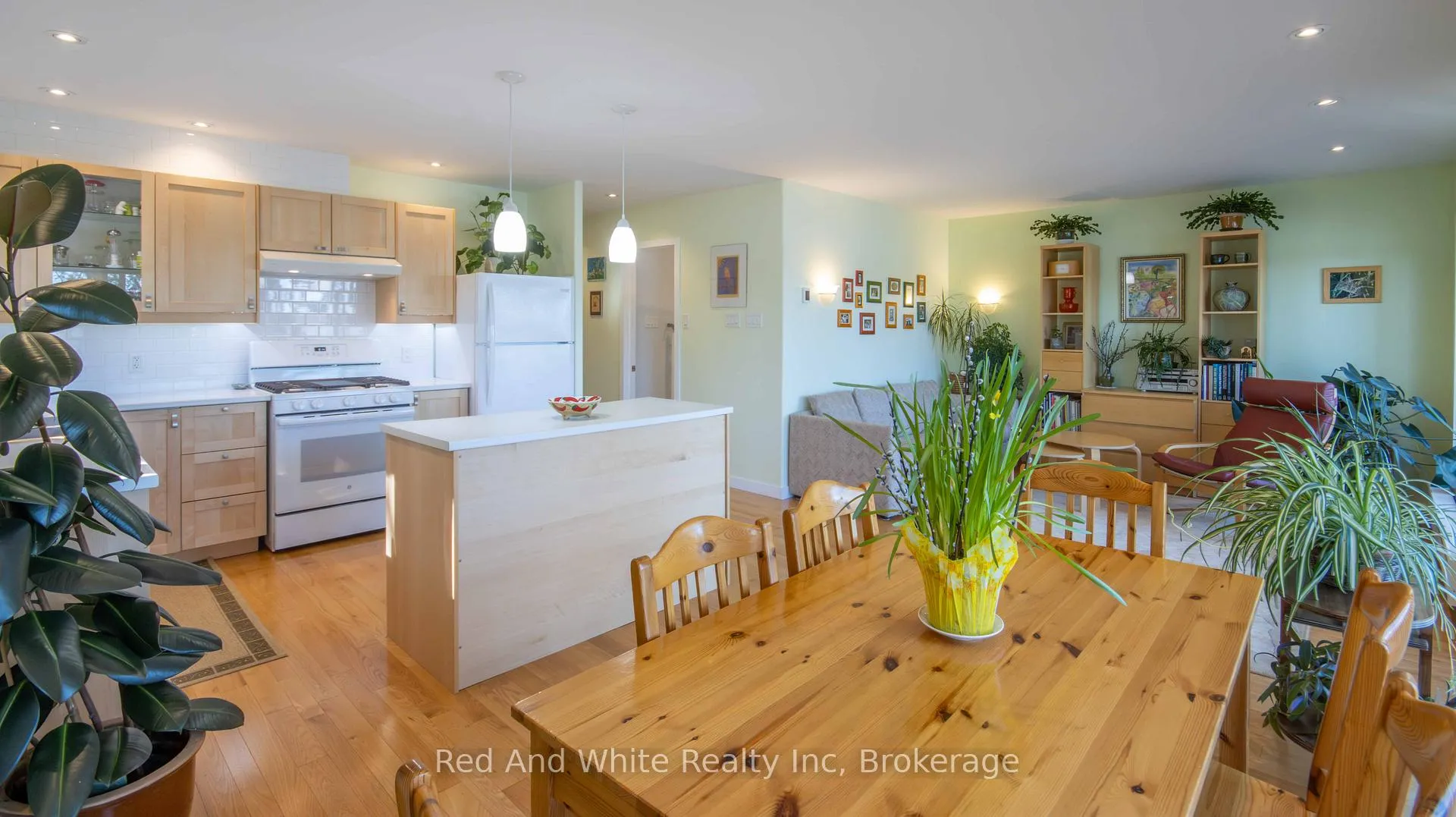 Photo 11 of 610 Pine Point Lane, Killaloe, Hagarty and Richards, Killaloe/Round Lake — HOMEH