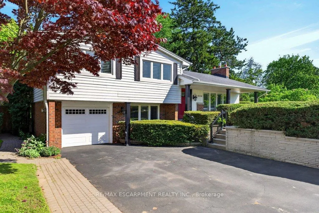 Photo 2 of 4008 Apple Valley Lane, Burlington, Shoreacres — HOMEH